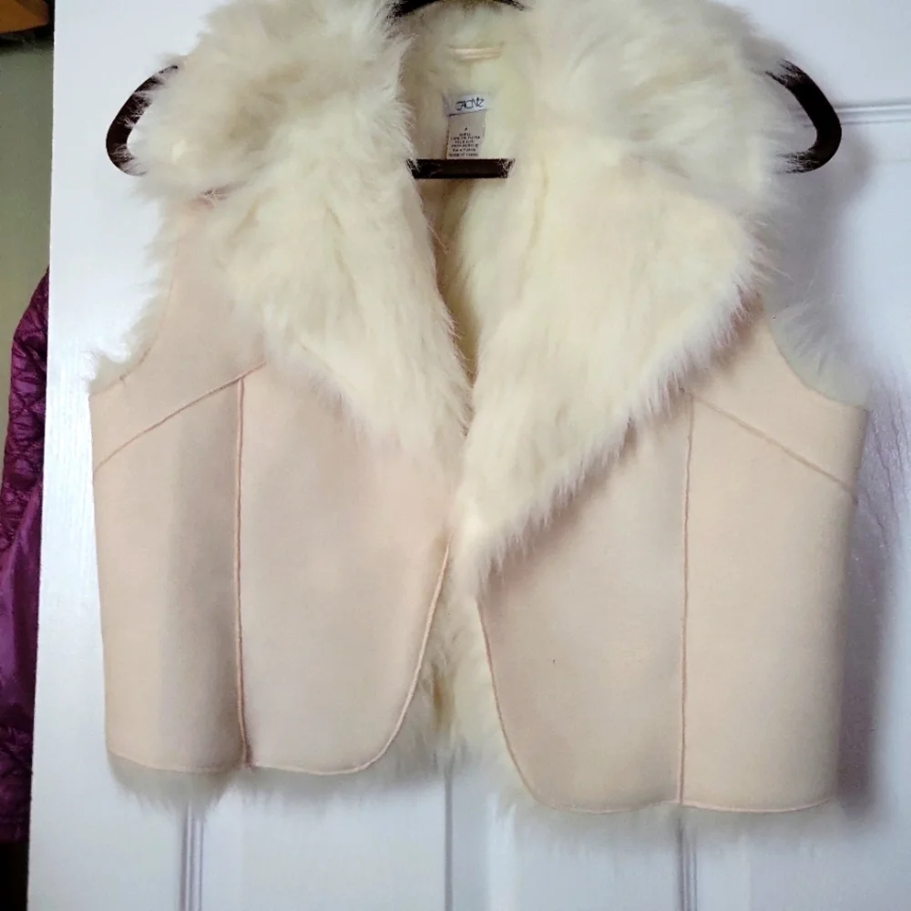 Vest - Picture 1 of 4
